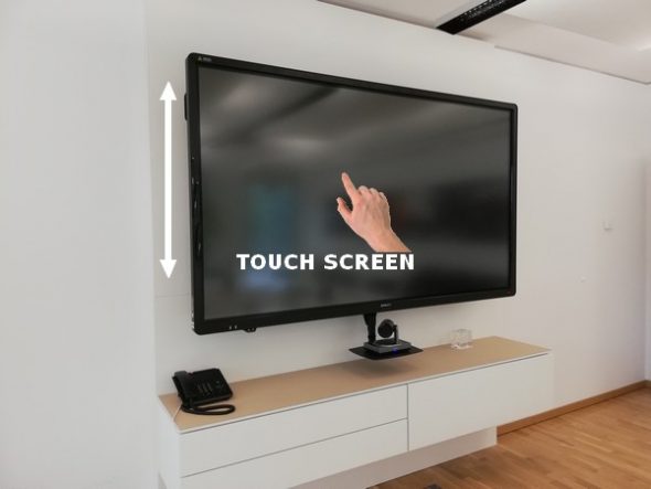 Konferenzraum Touch Bildschirme und Videokonferenz Kamera